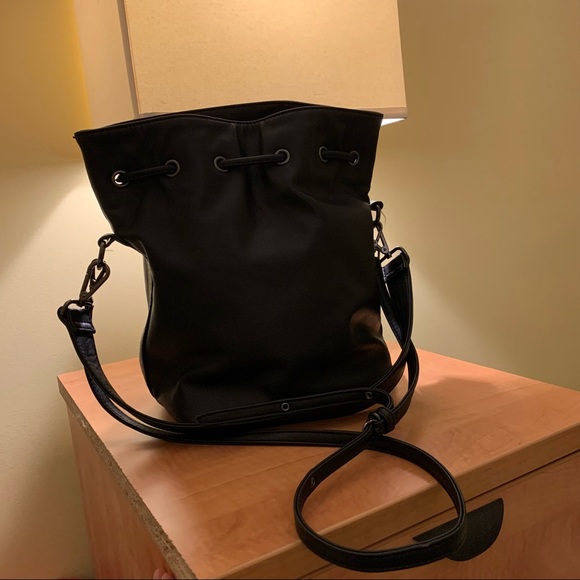 Matt and Nat (Bucket Bag) - Picture 2 of 10